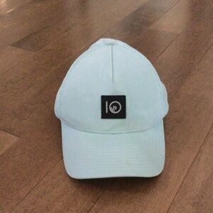 Womens adjustable tentree hat